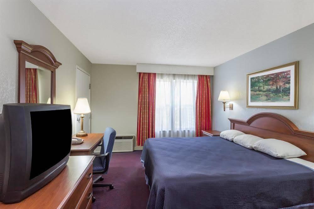 Baymont By Wyndham Lake Park Valdosta I75 Exterior photo